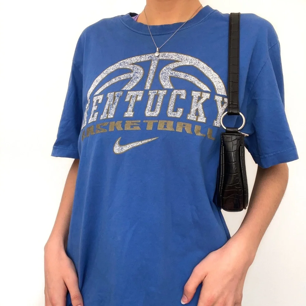 Vintage Nike blue spellout t-shirt, size L 🔥 - Picture 2 of 5